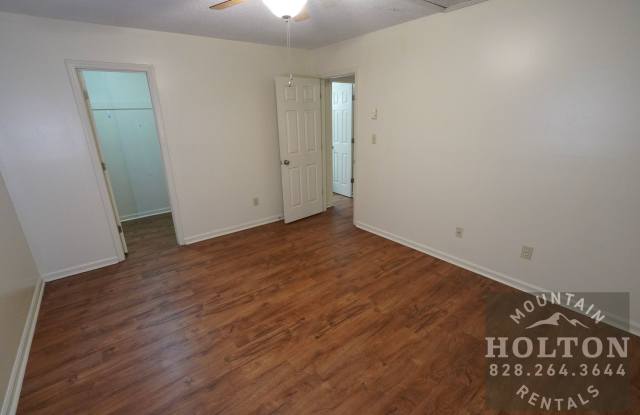 Sommerset Condos - Unit #21 Gallery 3