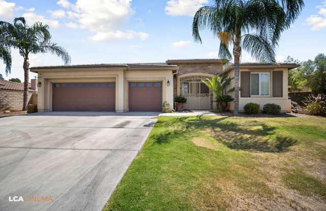 4 Bedroom/2.5 Home with Office and Solar in Rio Bravo Country Club - $2995 per month! Gallery 4