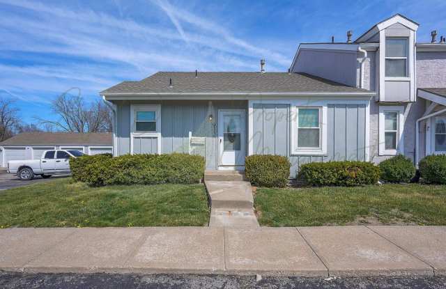 CHARMING TOWNHOME IN LEES SUMMIT!! photos photos