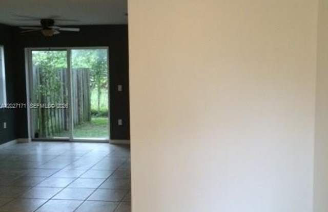 1702 N 28th Ave photos photos