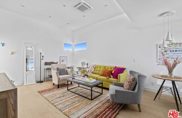 823 Flower Ave photos photos