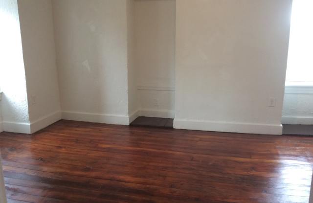Spacious 3 Bedroom, Laundry, East End Near Goode School photos photos