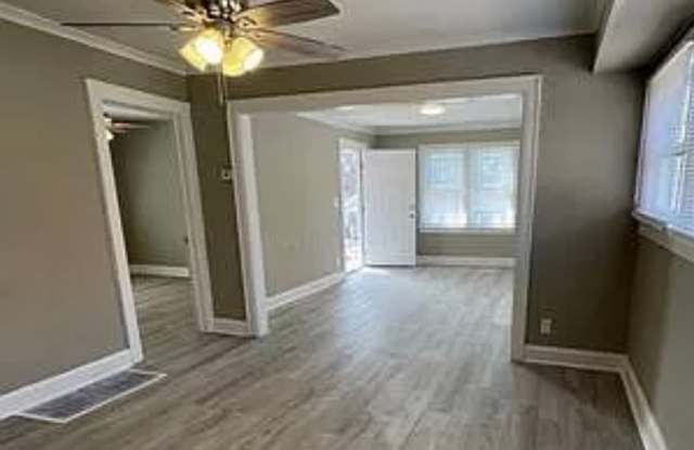 Cute Midtown 2 Bedroom Home For Rent! Gallery 4
