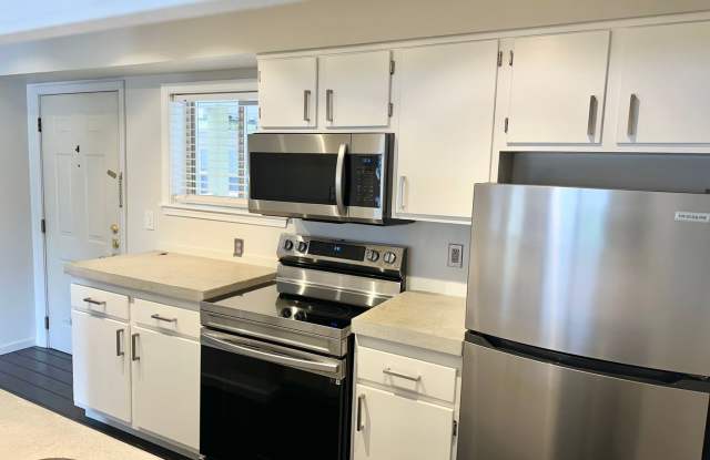 1 bedroom, 1 bathroom Condo with City View! photos photos