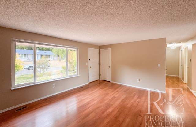 Single-Story Home with Fireplace, Garage, Fenced Backyard & Lawn Sprinkler System Gallery 4