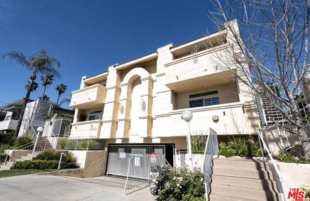 13801 Oxnard St unit: 206 photos photos