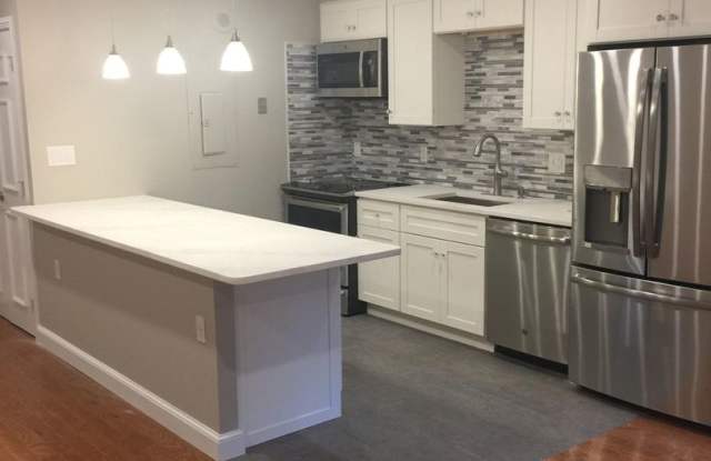 Back Bay 1-Bedroom with Patio| Broker Fee Paid! Gallery 3