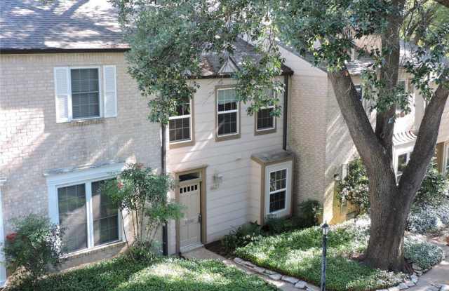 Beautiful Updated Two Story Townhouse In GREAT LOCATION photos photos