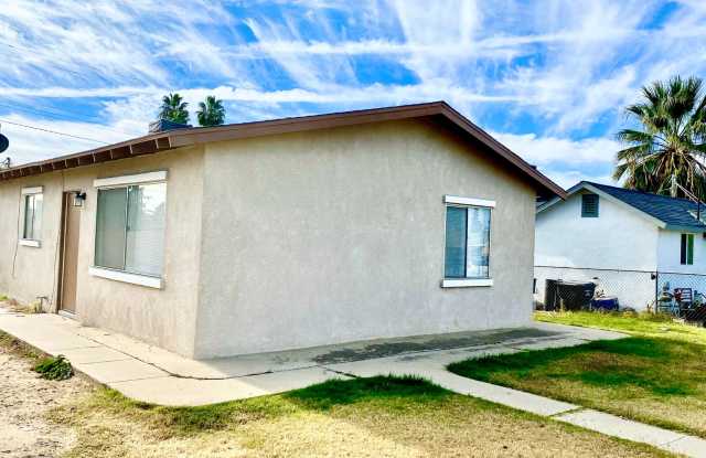 Enjoy this single family home with 3 bedrooms and 1 bathroom near downtown Bakersfield - 1233 Jeffrey Street, Kern County, CA 93305