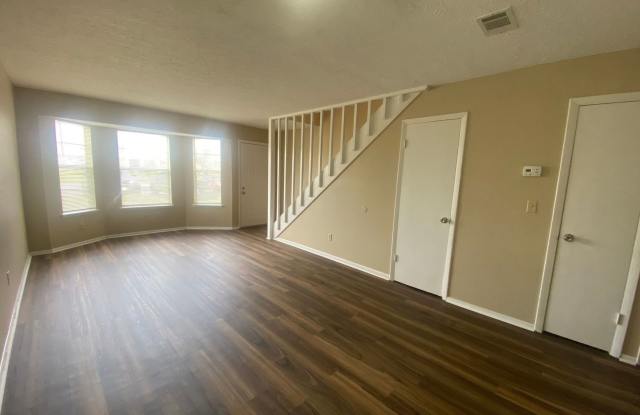 Large Townhome w/Master Balcony, Convenient to Tyndall AFB! *1/2 OFF Security Deposit for A-D Military!!* Gallery 3