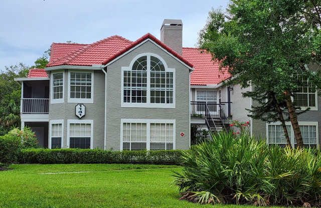 Beautiful 3 bdrm 2 bath botom floor condo available now! photos photos