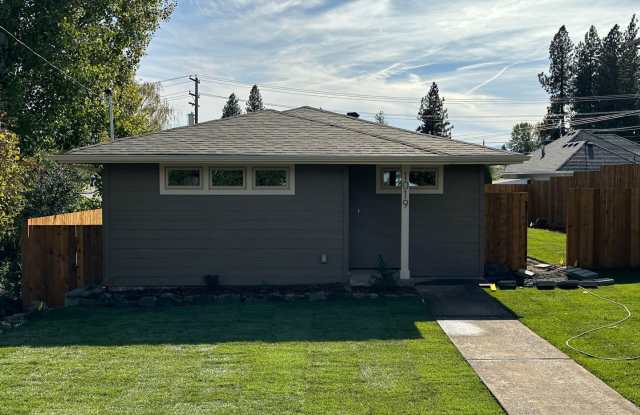 2 Bedroom Home for Rent in Hood River photos photos