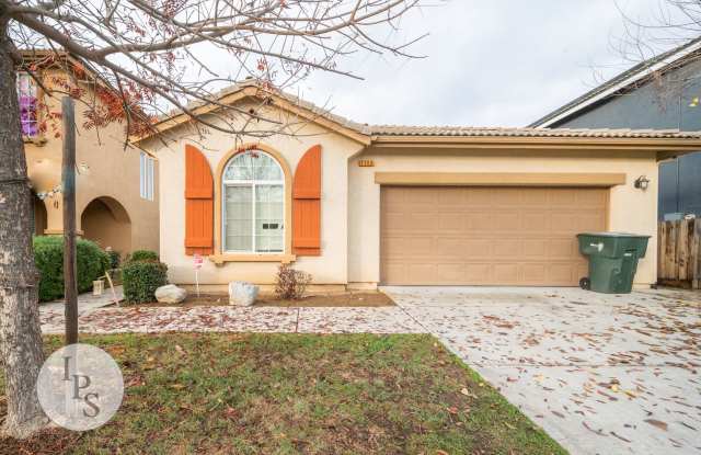 North East Fresno ‘Like New’ Home, 3BR/2BA, Built 2008 - Lots of Amenities! - 7202 East Cortland Avenue, Fresno, CA 93737