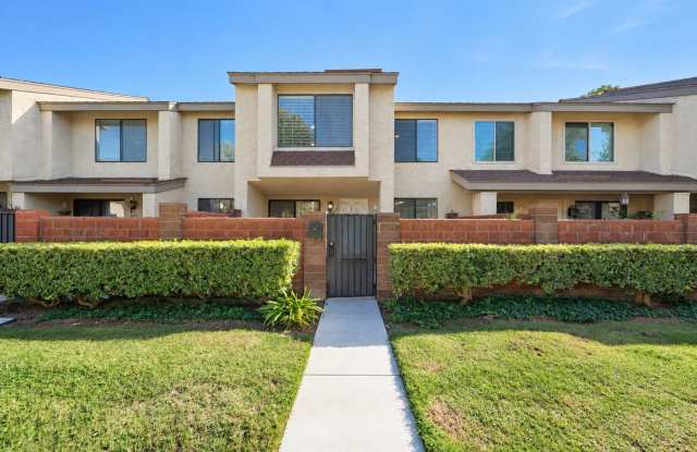 Spacious 3-Bedroom Townhome with Private Patio & 2-Car Garage – Prime Anaheim Location! Gallery 1