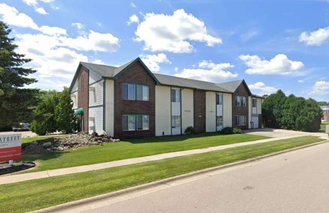 Large 1 Bedroom in Janesville with Private Detached Garage, New Stainless Steel Appliances, New Flooring and Washer/Dryer hook ups. photos photos