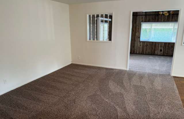 Three bedroom home in East Lakewood now ready to rent! Gallery 4