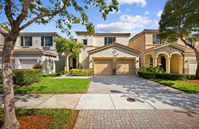 697 NE 193rd Ter Gallery 2