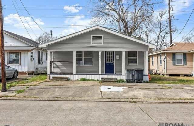 1091 N 46th St photos photos