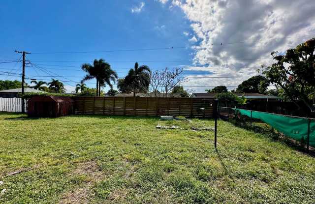 308 Southeast 12th Street - 308 Southeast 12th Street, Deerfield Beach, FL 33441