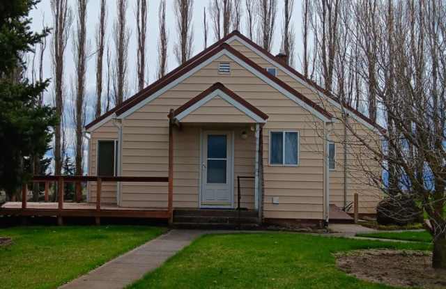 Farm House on Booth Ln photos photos