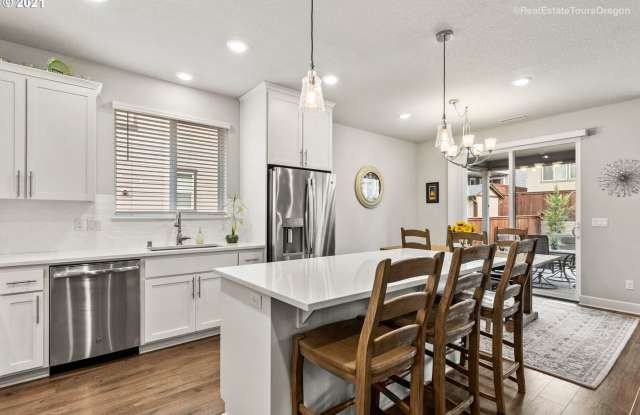Stunning 3BD Home in Ridgefield!  Gourmet Kitchen & High End Finishes! photos photos