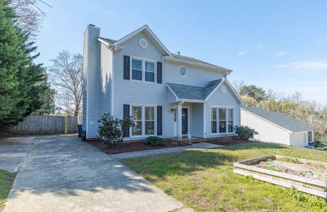 Immaculate updated 2 story 3 bedroom 2.5 bathroom house in the Briarwood area Greensboro photos photos