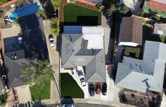 7 Bed House in Prime Location, Steps to Campus! Gallery 3