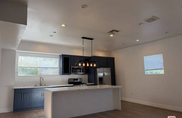 238 N Park View Gallery 4