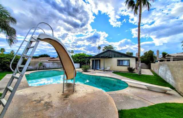 Single Story Beautiful House - Close to Everywhere - photos photos