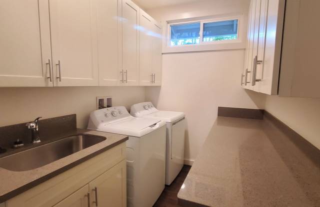 AVAILABLE NOW! 3 Bed, 2.5 bath with 2 parking in Kailua Gallery 3