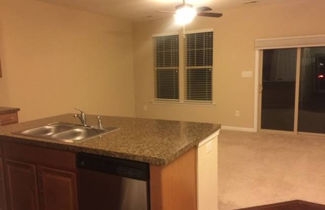 Available Now!  2 story town home in Liberty Crossing, spacious and bright Gallery 4