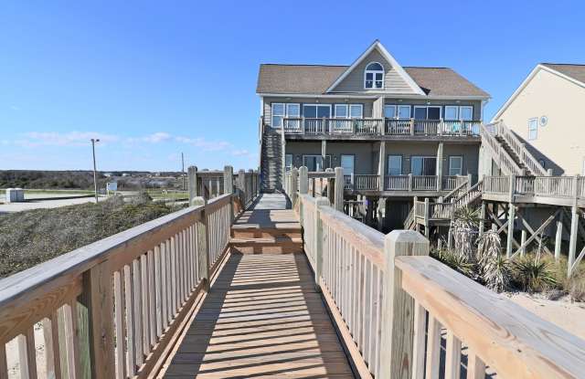 Pet Friendly Off Season Rental 4 Bedroom Oceanfront next to North Topsail Seaview Pier 12/1/2025 to 3/31/2026 photos photos