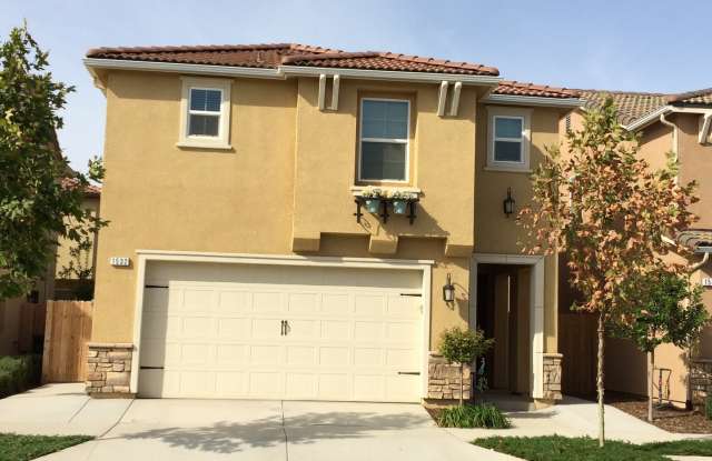 $2,300 Shepherd  Hwy 168, 3 Bedroom - N. Sanders Ave. Clovis / Elevations Community  Community Pool photos photos