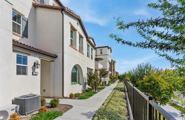123 High Meadow - 123 High Mdw, Lake Forest, CA 92610