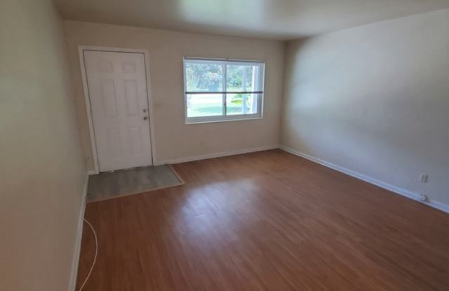 Spacious 2/1 Duplex on Gospel Island!!! Gallery 3