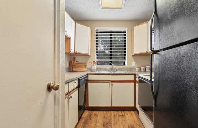 Lake Village West Apartments photos photos