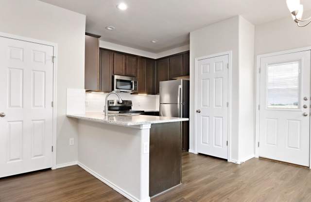 Luxury Townhome Gallery 3