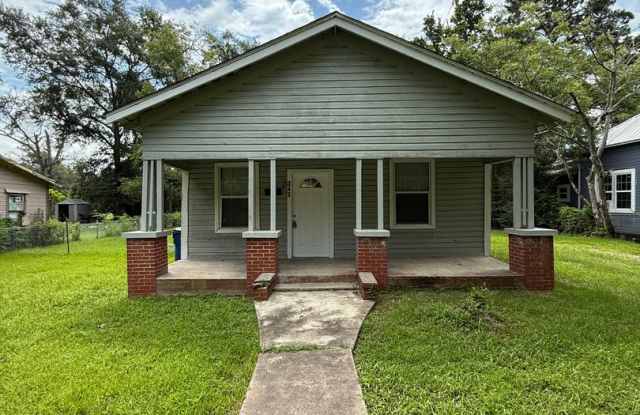 Renovated home in Silsbee! Available NOW - Ask for move-in specials photos photos