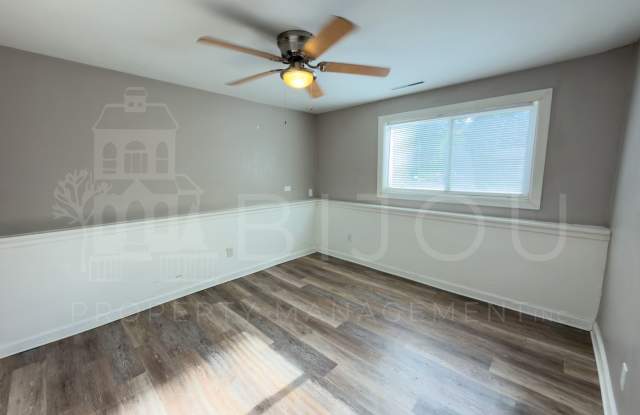 Very Nice 1 Bedroom 1 Bath Duplex Gallery 4