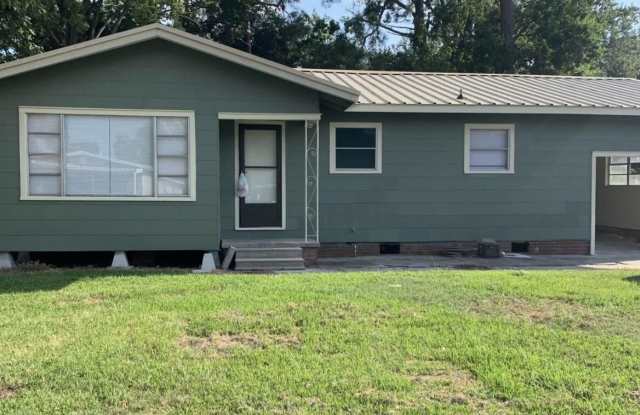610 San Jacinto Circle - 610 San Jacinto Circle, New Iberia, LA 70563