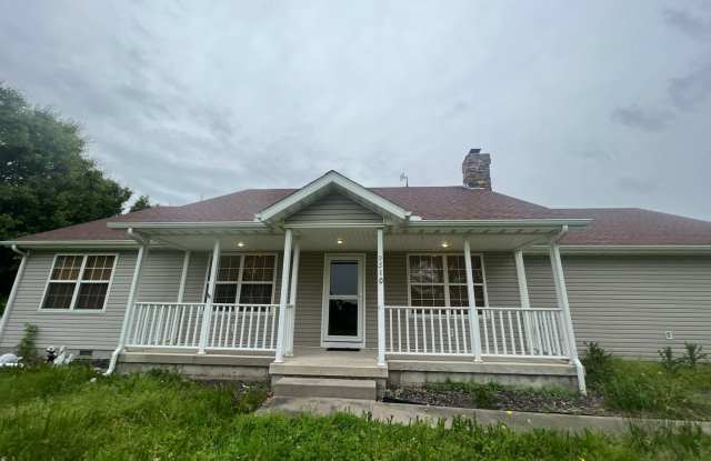 BEAUTIFUL 3 BEDROOM / 2 BATHROOM HOUSE IN CARTHAGE MO!! FENCED IN YARD, AND 2 CAR GARAGE!! photos photos