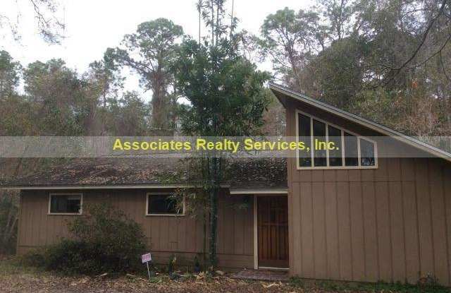 Country Living w/ Lots of Light!!!- Must See photos photos