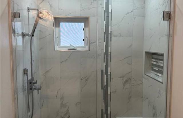 5752 Newcastle Avenue photos photos