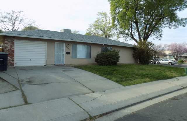 Single story, 3 bed 1.5 bath home. - 2921 Alene Avenue, Tracy, CA 95376