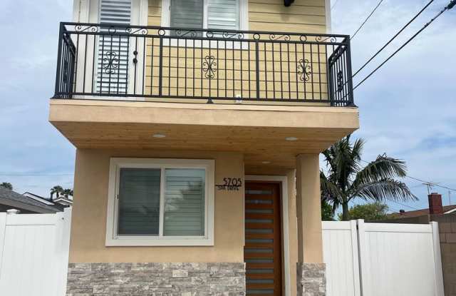 3 Bedroom/ 3 Bathroom Home in Huntington Beach! photos photos