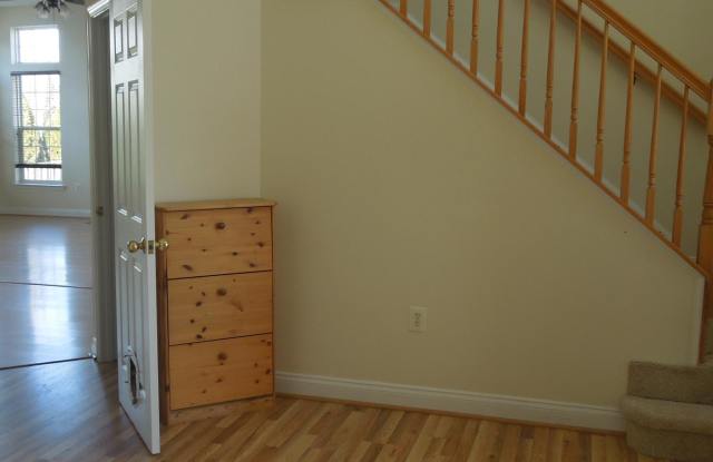 109 BURT COURT NE Gallery 2