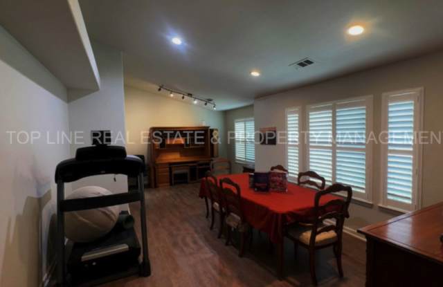 Fully Furnished Home with Pool – Prime Location in Visalia, CA photos photos