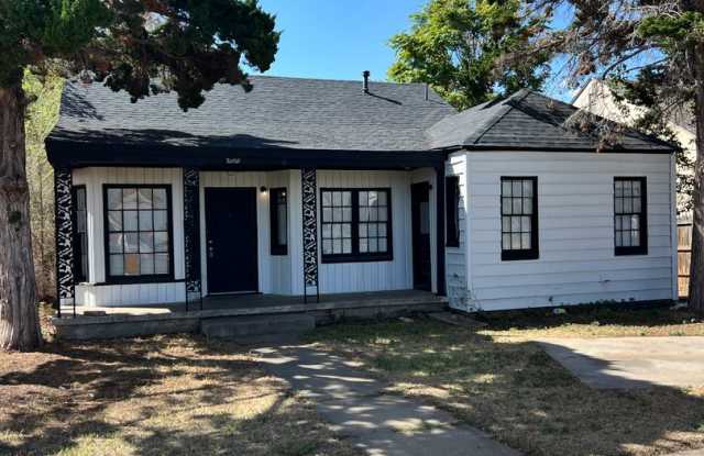 Charming 2-Bedroom Home Near Texas Tech! Gallery 1