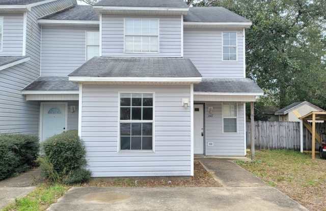 647 Virginia Oak Ct. MOVE-IN SPECIAL: HALF OFF YOUR FIRST FULL MONTH’S RENT! photos photos