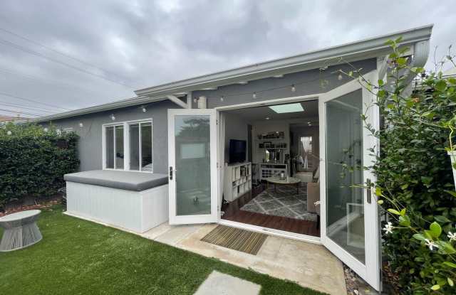 DOGS & CATS WELCOME! 2 PRIVATE YARDS AND IN UNIT WASHER DRYER IN HEART OF SM photos photos